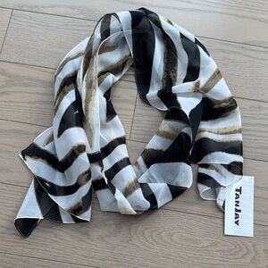 TanJay Black and White Striped Scarf